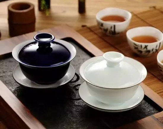新手盖碗泡茶不烫手方法-盖碗泡茶倒茶手法