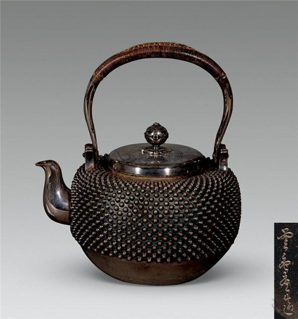日本经典茶具:传世铁壶系列_日本茶具欣赏图