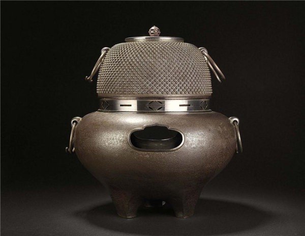日本经典茶具:传世铁壶系列_日本茶具欣赏图